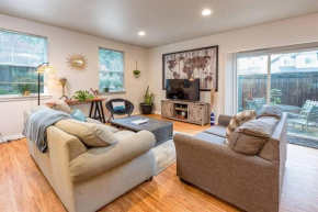 TWO townhomes for your giant group!